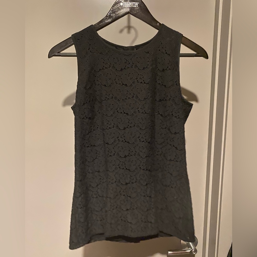 Banana Republic Lace Shell Size 2